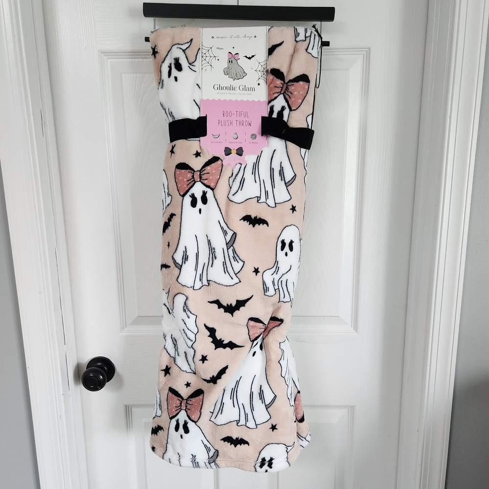 Ghoulie Glam Girly Ghost Boo-tiful Plush Throw Spooky and Cute 60 x 70 in - NWT